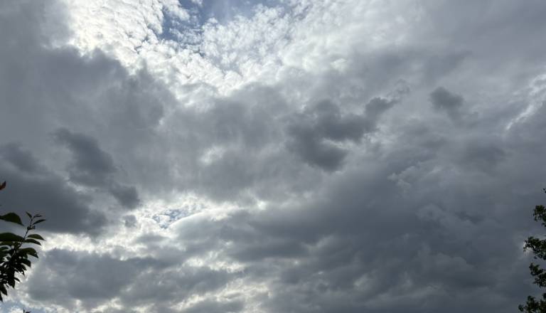 Po oblačnem začetku dneva prihaja več sonca