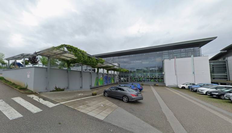 Napad na hišnika na Osnovni šoli Drska: Policija pridržala štiri mladoletnike, enemu zasegli prepovedano drogo