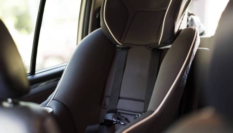 Niso vsi otroški sedeži varni! Osem sedežev odpovedalo med testiranjem