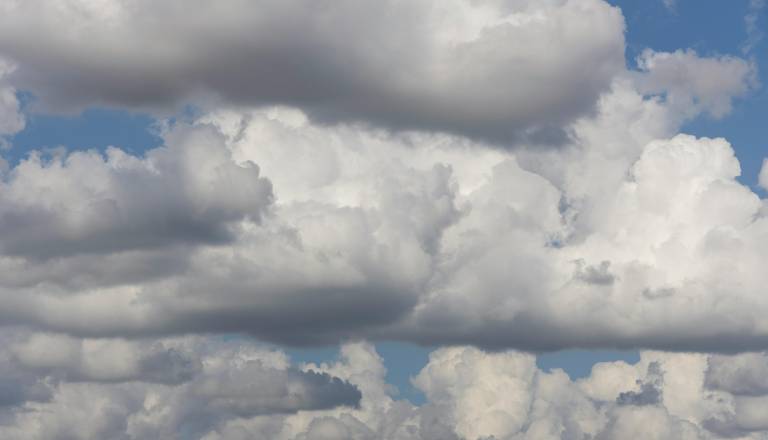 Sončna nedelja, nato oblačno s plohami