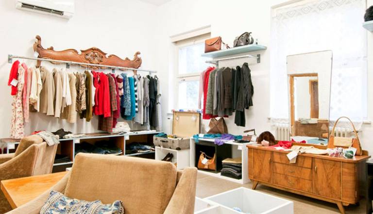 Center ponovne uporabe zaprl legendarno trgovino na Povšetovi – zdaj vse odvečne stvari končajo v Šentvidu