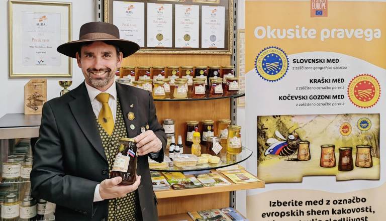 Kranjčan Mitja, ki ga vsi poznajo s tržnice, med najbolje prepoznavnimi imeni slovenskega medu