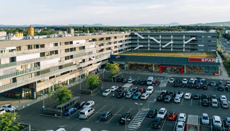 V Mariboru prodajajo dva poslovna prostora. Poglejte, koliko želijo zanju