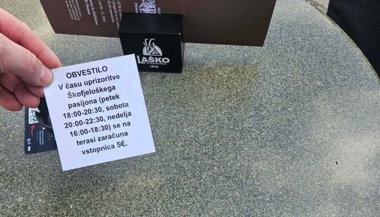 V tem gorenjskem lokalu naj bi zaradi pasijona za sedenje na terasi zaračunali pet evrov