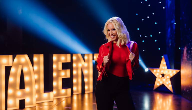 Ob Borutu Pahorju na žirantskem stolčku oddaje Slovenija ima talent tudi Alya