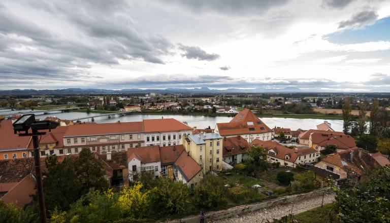 Nestanovitno vreme z občasnim dežjem, kmalu topleje