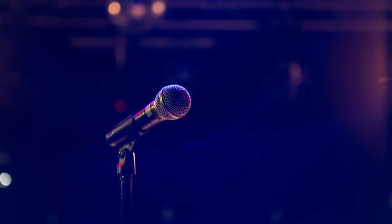 Znana slovenska pevka po več letih ponovno samska