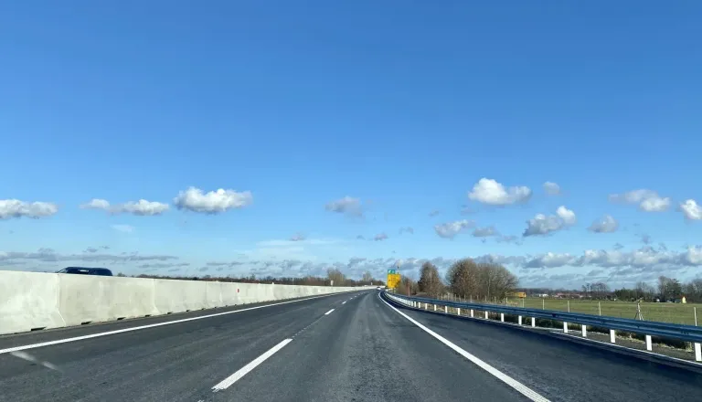 Na pomurski avtocesti zaprli priključek