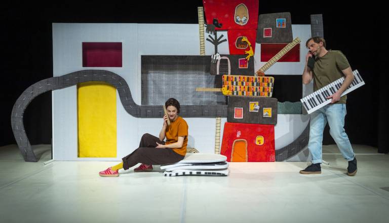 Arhitekta bova! Mariborski lutkarji v novi predstavi učijo najmlajše odkrivati prostor okoli sebe