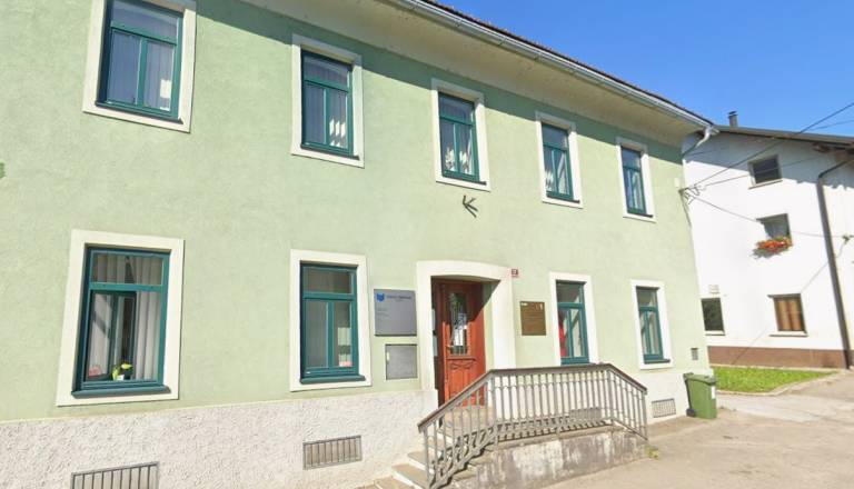 Prodaja se objekt belokranjskega Zavoda za zdravstveno zavarovanje. Izklicna cena skoraj pol milijona evrov