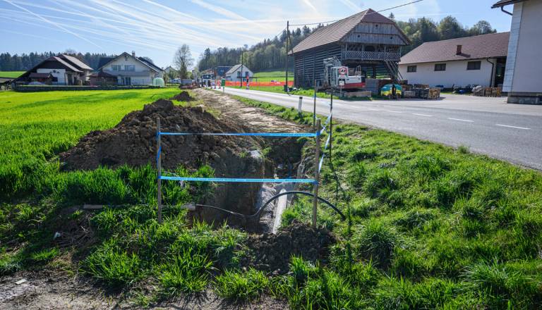 Obnova vodovoda bo zamenjala azbestnocementne cevi. V občini je projekt ključen za vodooskrbo 