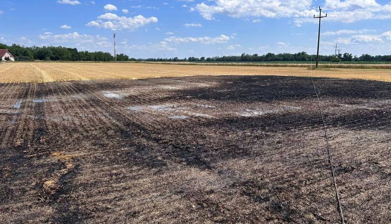 V bližini Beltincev zagorelo na večjem območju