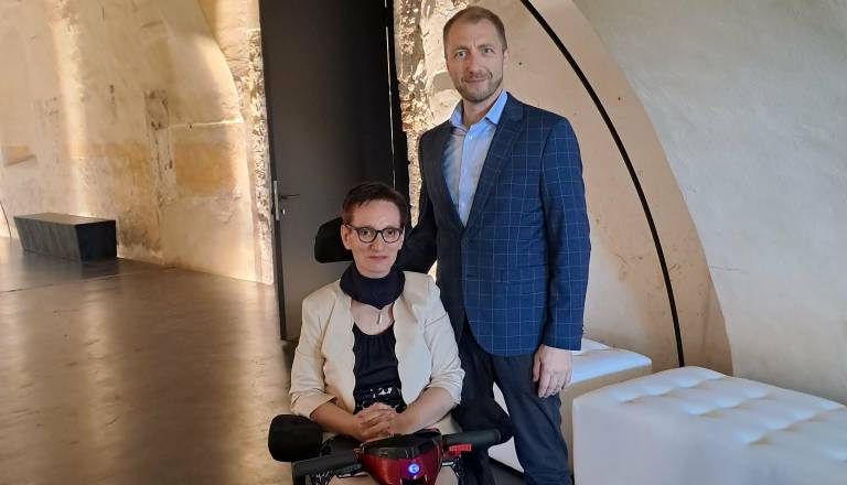 Predavanje Sare in Bojana: Njun odnos preizkušali bolezen, izgube in življenje, a sta obstala