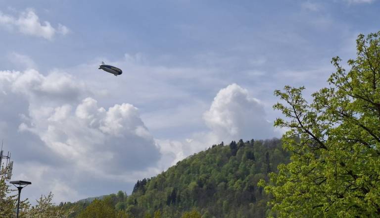 FOTO in VIDEO: Gorenjci, poglejte v nebo. Če boste na njem videli ladjo, brez panike