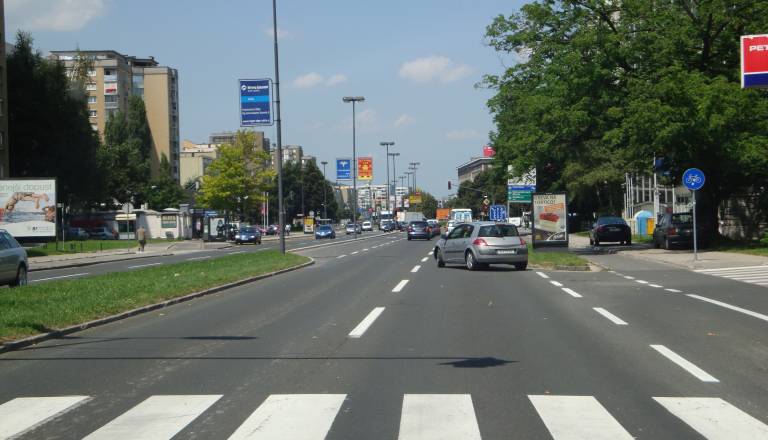 Trgovine v Šiški v stiski zaradi parkiranja, Janković: »Dovolilnic za službena vozila ni in jih ne bo«