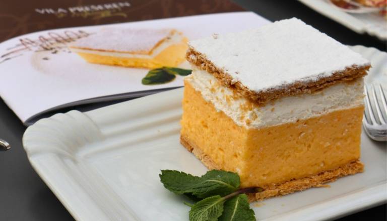 Vila Prešeren v 30 sekundah pokazala nastanek ene najbolj kultnih slovenskih sladic