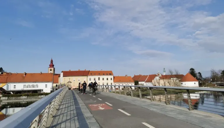 Danes prijetno toplo, konec tedna pa prinaša preobrat