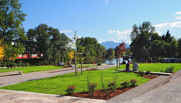 Danes zelo toplo vreme, konec tedna pa prinaša preobrat
