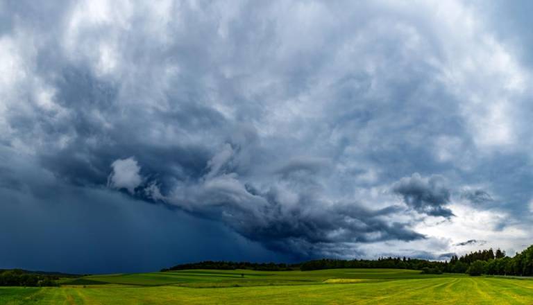 Sončno in toplo, a ne za dolgo: Prihajajajo nevihte