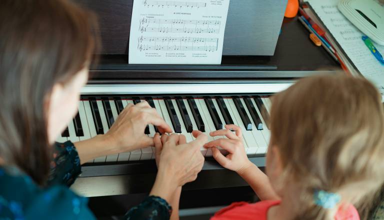 Kdo zaposluje v Ljubljani? Iščejo tudi učitelja glasbe in odvetniškega kandidata