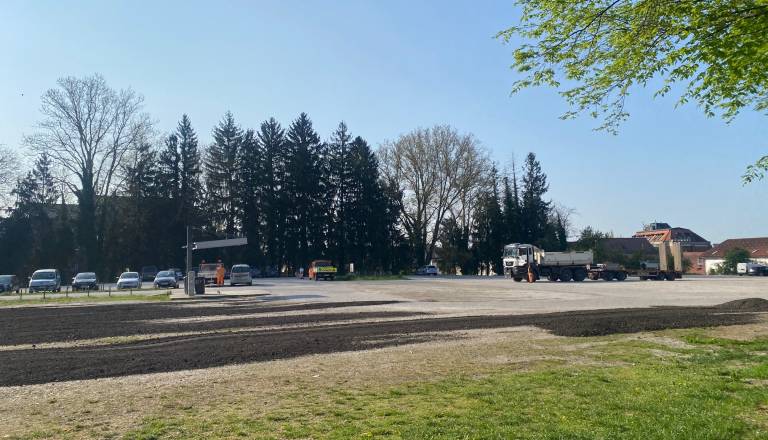 Vozniki, pozor! Parkirišče na Volkmerjevi ostaja zaprto še te dni