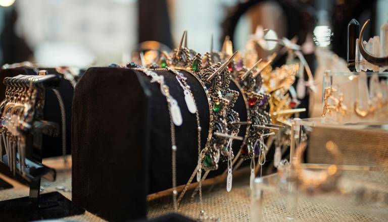 V tujini prijeli osumljenca ropa zlatarne v Sloveniji