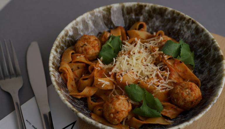 Grana Padano ali Parmigiano Reggiano? Ni vsak parmezan enak, preverite ključne razlike