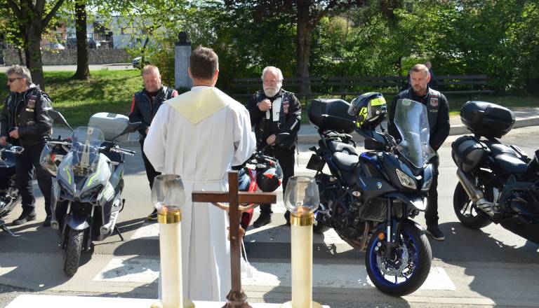 FOTO in VIDEO: V Bakovcih blagoslovili motorje in motoriste ob začetku sezone