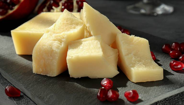 Velika zmeda pri parmezanu, večina sploh ne ve, kaj kupuje