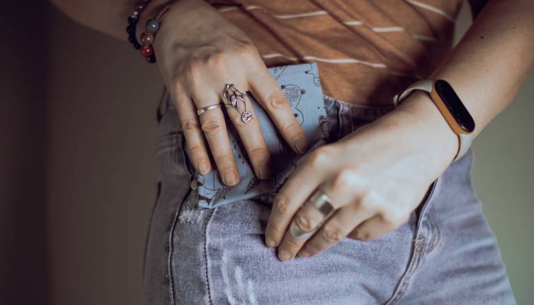 Vsaj en kovanec v žepu je te dni nuja. Zakaj?