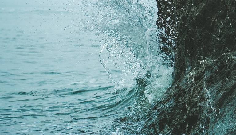 Na Hrvaškem orkanska burja, sunki vetra do 160 kilometrov na uro