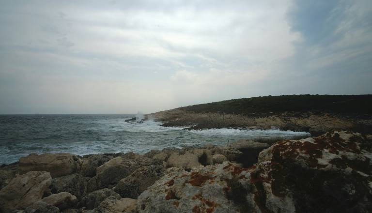 Orkanska burja pri sosedih, sunki vetra do 160 kilometrov na uro