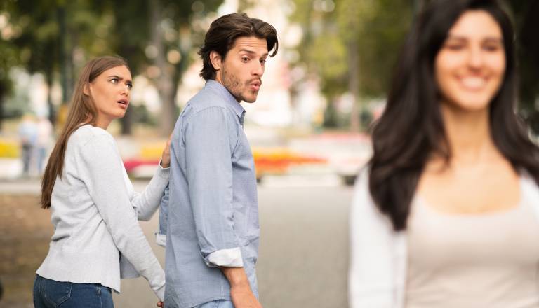 Alarm za ta znamenja, posesivnost in ljubosumje bosta udarila brez milosti