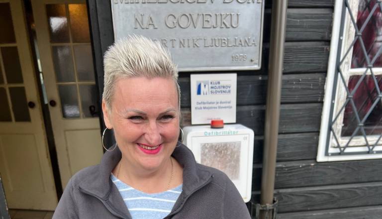 Anja na Govejku ustvarja svoj gostinski kotiček s štruklji, ki osvajajo pohodnike