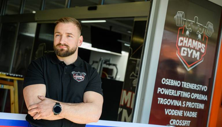 Svetovni prvak odprl svoj fitnes, v dolenjski regiji želi razvijati powerlifting