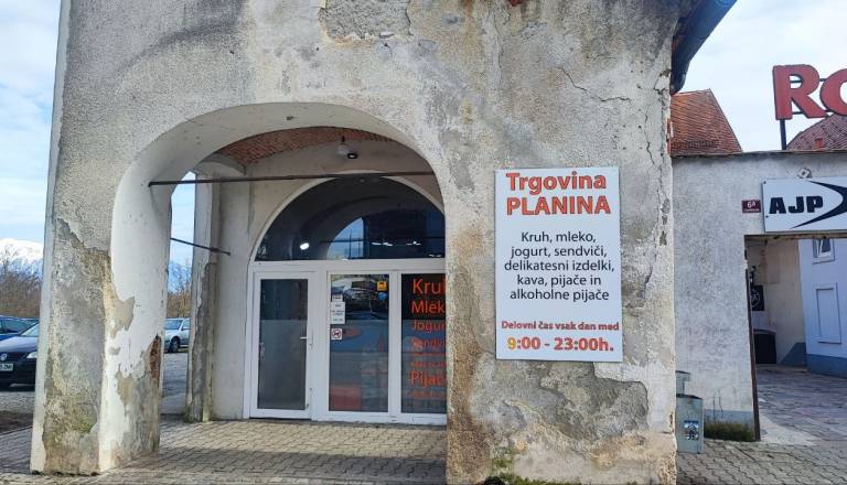 Dežurne službe čez praznike na Gorenjskem: Kam po zdravila, v trgovino, po nujno pomoč?