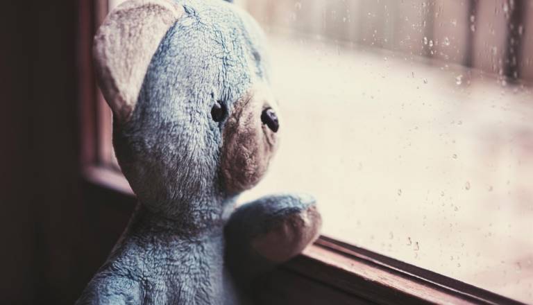 Moški v streljanju ubil osem otrok, med njimi sedem svojih