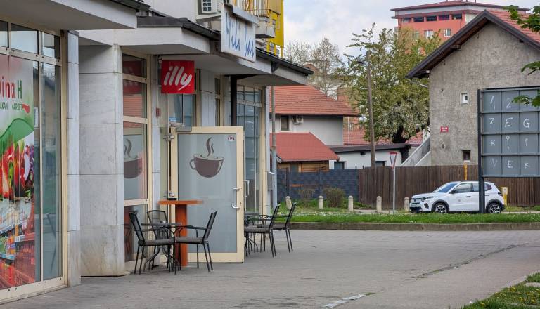 Spor zaradi treh miz in nekaj stolov. Bodo zaradi majhne terase mariborskega lokala šli na sodišče?