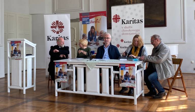 Na Ptuju predstavili akcijo Pomagajmo preživeti in živeti: stiske naraščajo, pomoč vse bolj potrebujejo tudi zaposleni