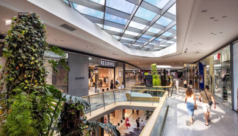 Pester prvomajski teden v ALEJI: svetovni dan knjige, dirkaško doživetje in disco žur