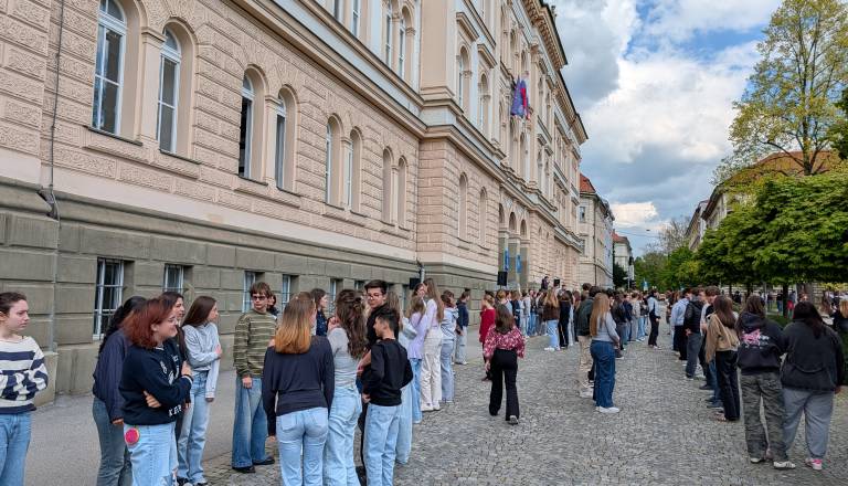 FOTO in VIDEO: Dijaki Prve gimnazije Maribor zaplesali četvorko
