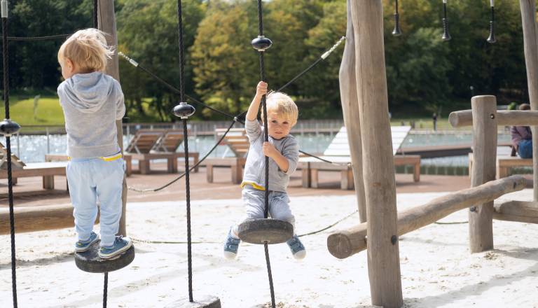Starši prejeli opozorilo, igrače s peskom lahko vsebujejo azbest