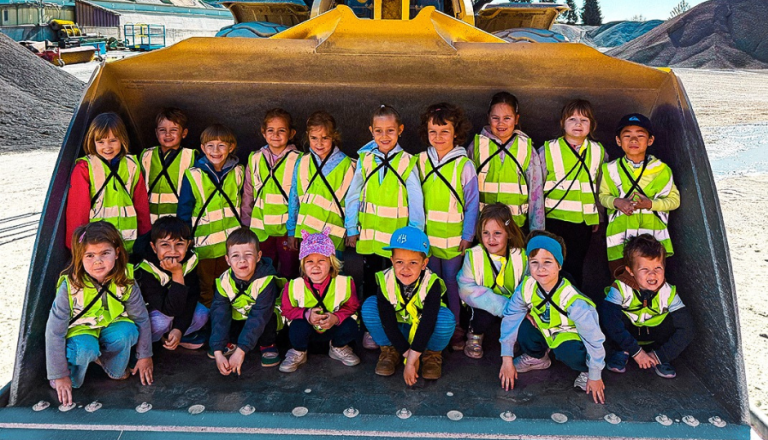 Radovedni otroci pokukali v svet gradbeništva 