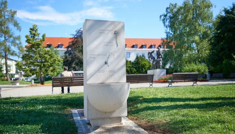 Zakaj bi kupovali vodo v plastenkah? V Kranju vas čaka 16 javnih pitnikov