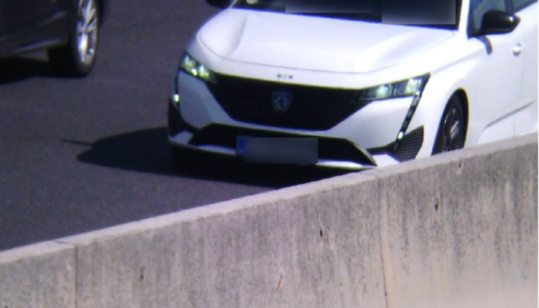 Na gorenjski avtocesti 29-letnik drvel 195 kilometrov na uro, vozil pod vplivom drog