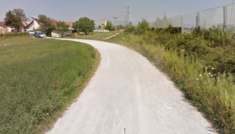 V Sostru razkol zaradi makadamske bližnjice: Krajani opozarjajo, župan zavrnil grbine