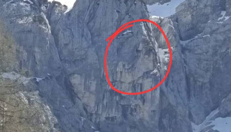 FOTO: Odkrušene skale uničile eno najlepših naravnih umetnin v Sloveniji