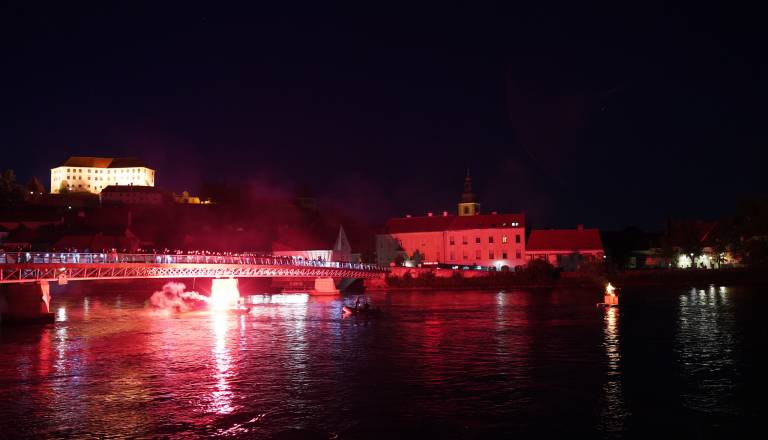 Plavajoči kres bo tudi letos razsvetlil Dravo