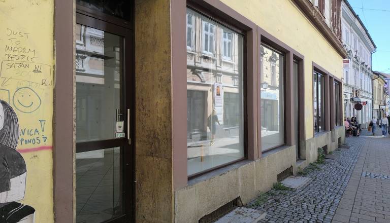 »Center mesta izgleda depresiven«: Mariborčanka opozarja na prazne lokale, občina odgovarja