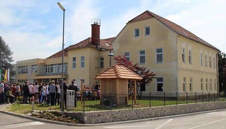 Znano, kdo bo za 7 milijonov prenovil brežiško osnovno šolo